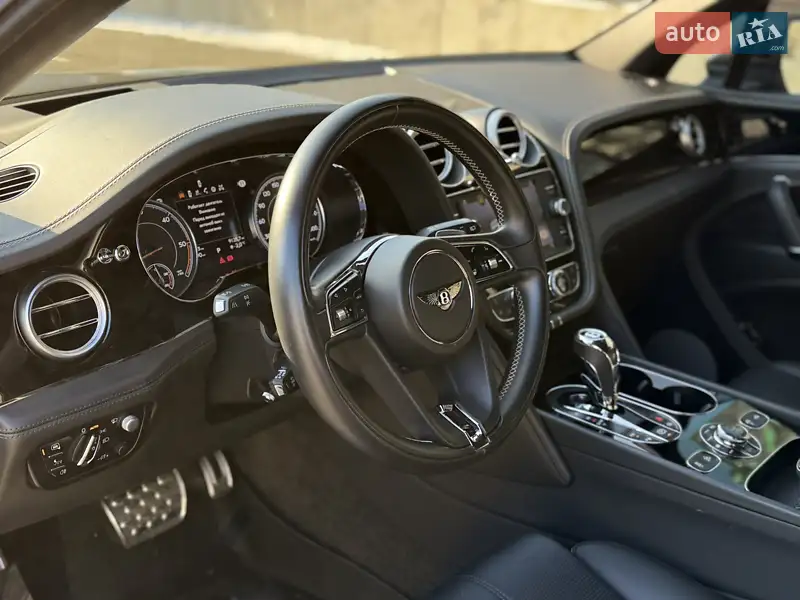 Bentley Bentayga 2017 VIN SJAAE34V3JC018233 фото оголошення 6 з 33
