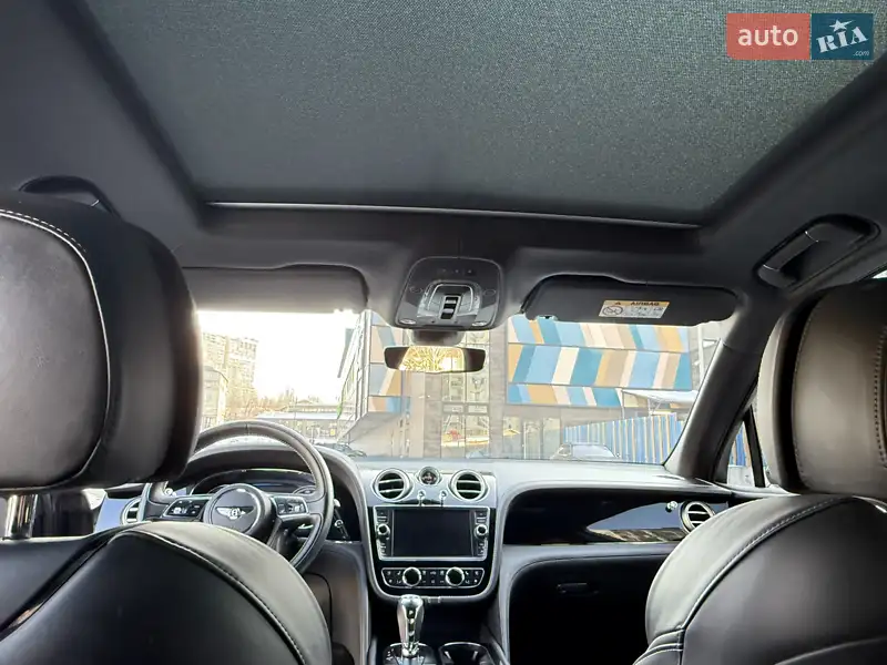 Bentley Bentayga 2017 VIN SJAAE34V3JC018233 фото оголошення 15 з 33