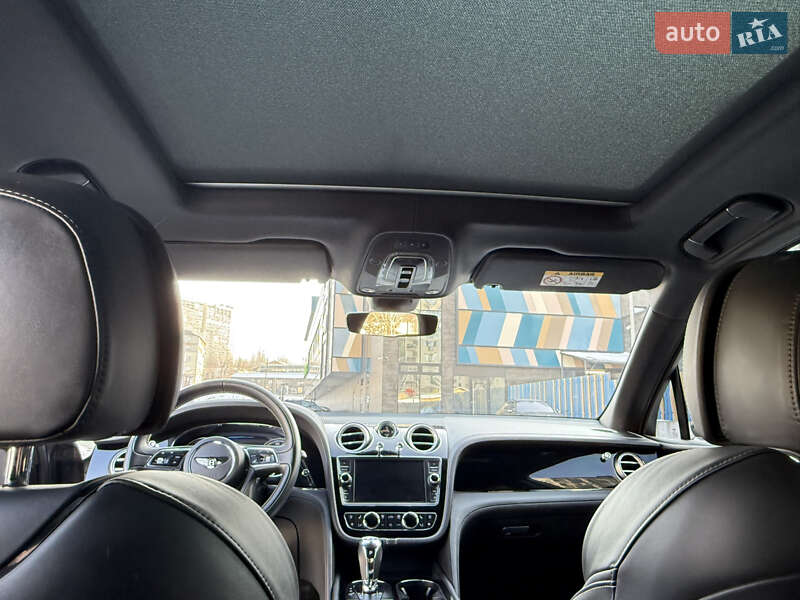 Внедорожник / Кроссовер Bentley Bentayga 2017 в Киеве