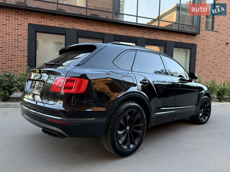 Внедорожник / Кроссовер Bentley Bentayga 2016 в Львове