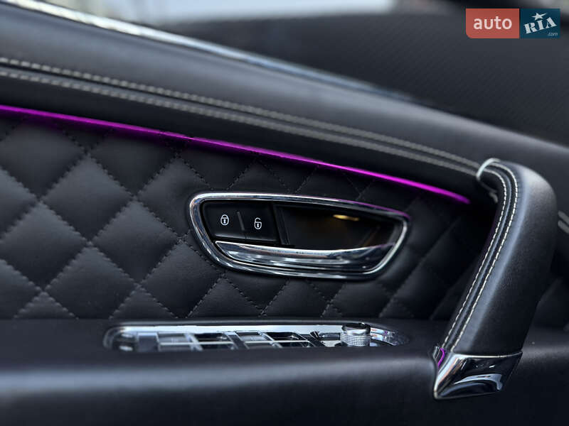 Внедорожник / Кроссовер Bentley Bentayga 2016 в Львове