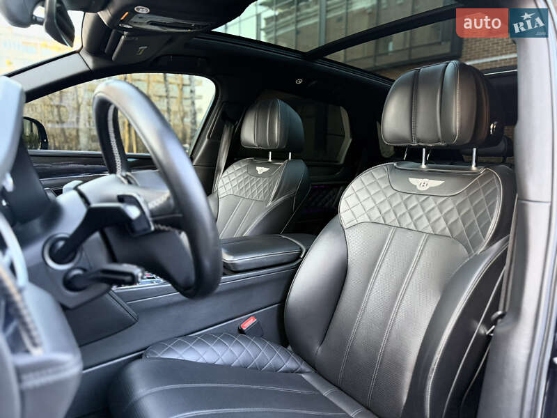 Внедорожник / Кроссовер Bentley Bentayga 2016 в Львове