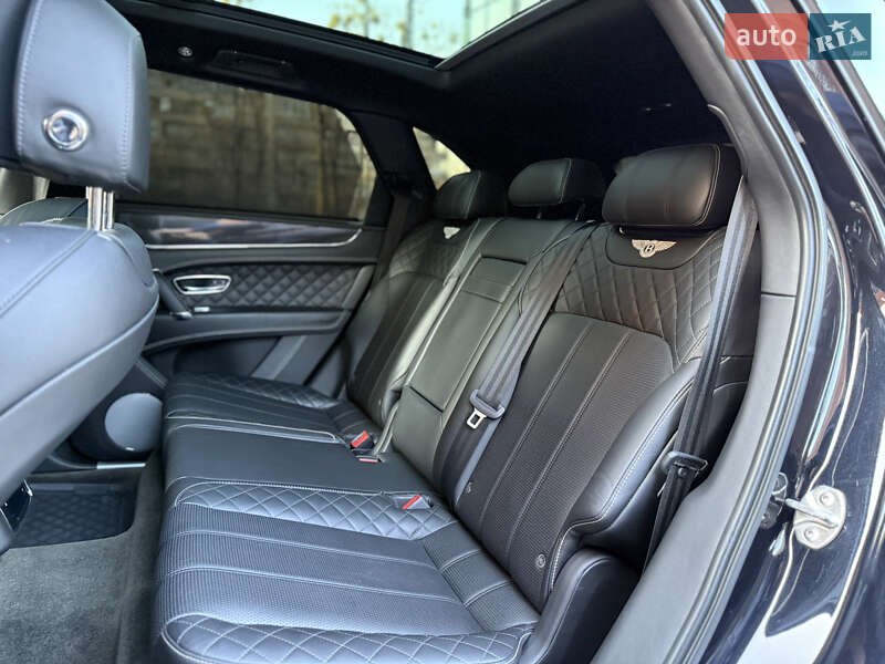 Внедорожник / Кроссовер Bentley Bentayga 2016 в Львове