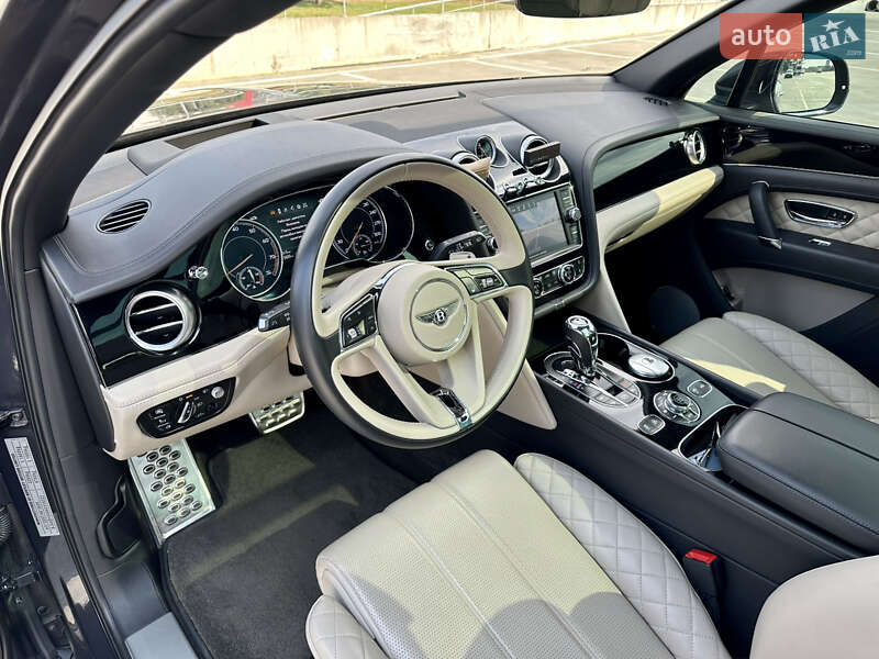 Внедорожник / Кроссовер Bentley Bentayga 2016 в Киеве