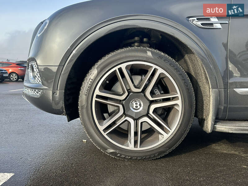 Внедорожник / Кроссовер Bentley Bentayga 2016 в Киеве