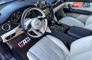 Внедорожник / Кроссовер Bentley Bentayga 2016 в 
