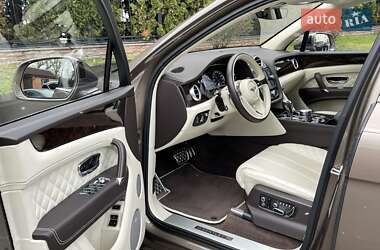 Внедорожник / Кроссовер Bentley Bentayga 2017 в 