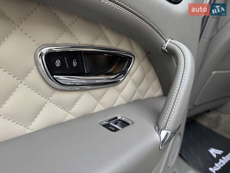 Внедорожник / Кроссовер Bentley Bentayga 2019 в Киеве