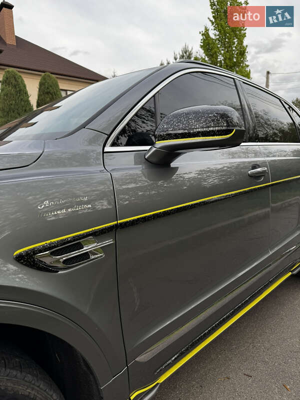 Внедорожник / Кроссовер Bentley Bentayga 2019 в Запорожье