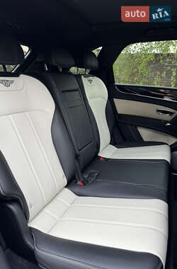 Внедорожник / Кроссовер Bentley Bentayga 2019 в 