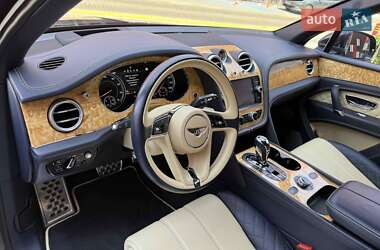 Внедорожник / Кроссовер Bentley Bentayga 2017 в 