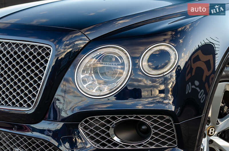 Внедорожник / Кроссовер Bentley Bentayga 2019 в Киеве