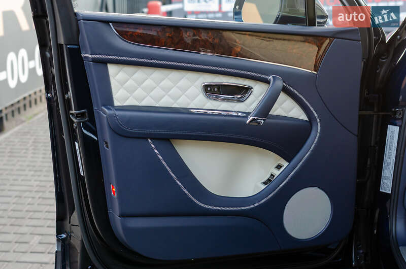 Внедорожник / Кроссовер Bentley Bentayga 2019 в Киеве