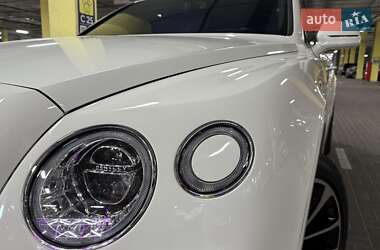 Внедорожник / Кроссовер Bentley Bentayga 2019 в 