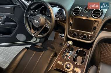 Внедорожник / Кроссовер Bentley Bentayga 2019 в 