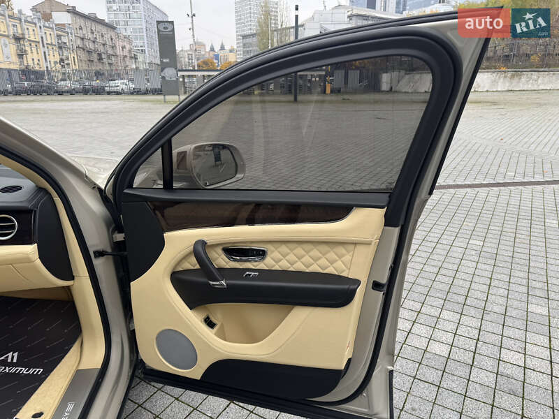 Внедорожник / Кроссовер Bentley Bentayga 2018 в Киеве фото 27 Внедорожник / Кроссовер Bentley Bentayga 2018 в Киеве
