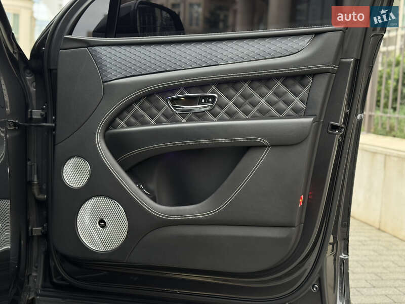 Внедорожник / Кроссовер Bentley Bentayga 2020 в Киеве