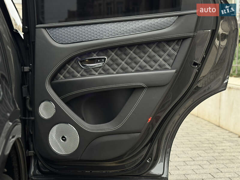 Внедорожник / Кроссовер Bentley Bentayga 2020 в Киеве