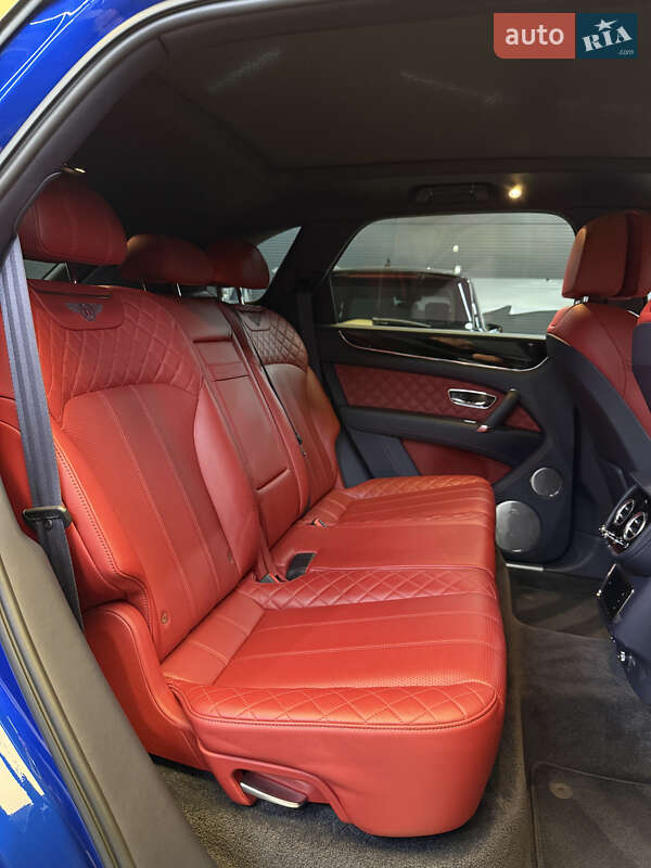 Внедорожник / Кроссовер Bentley Bentayga 2017 в Черновцах