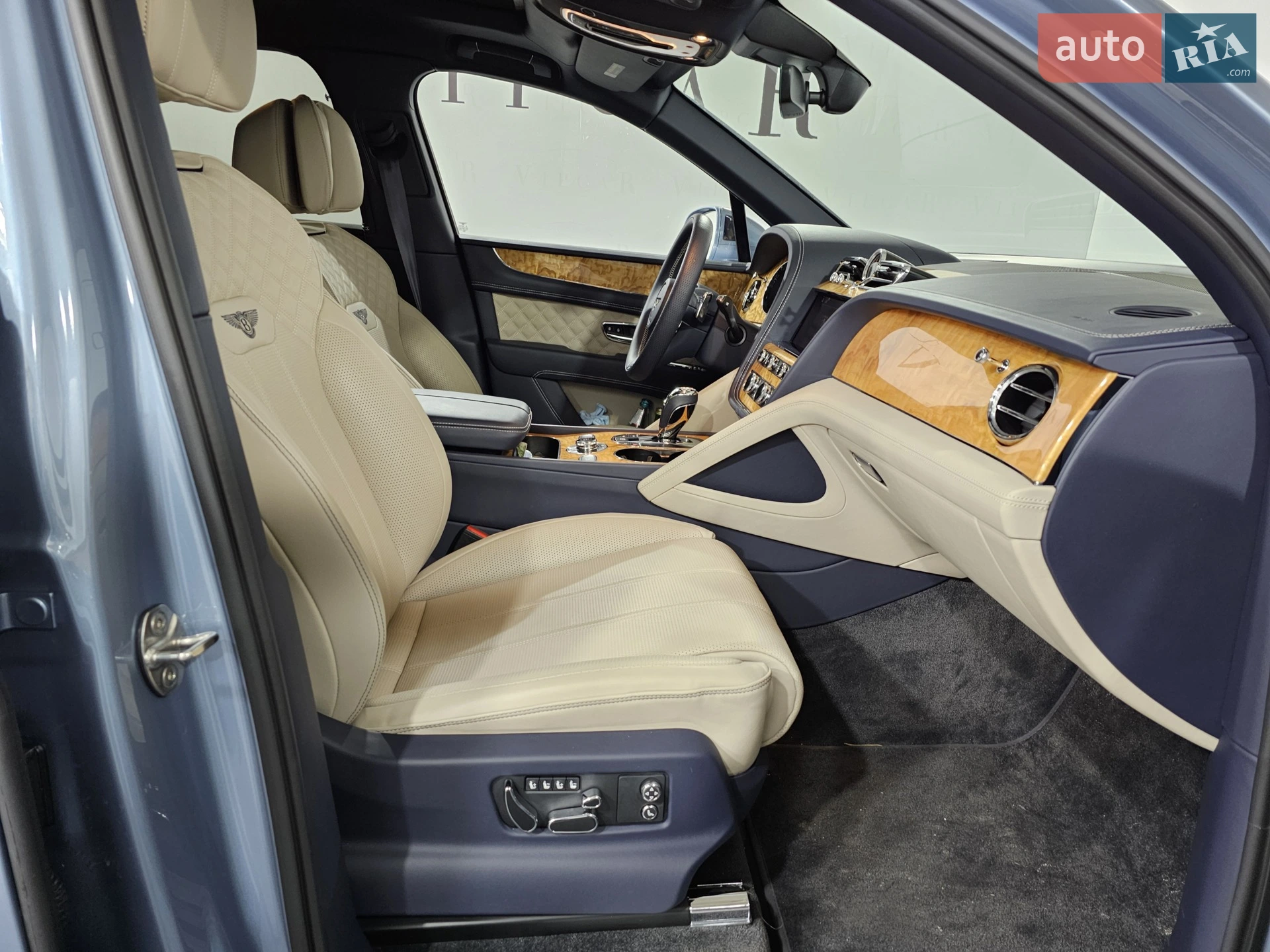 2022 Bentley Bentayga - мініатюра 20