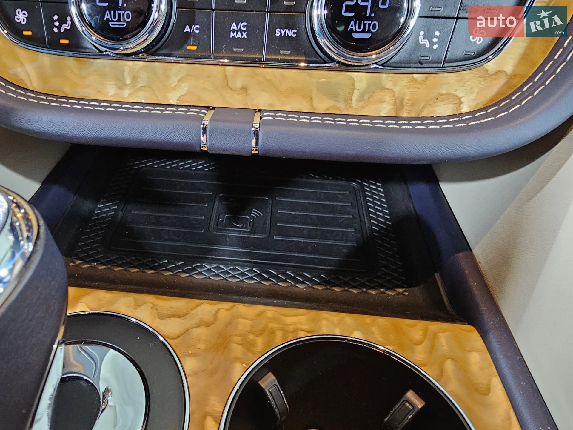 2022 Bentley Bentayga - мініатюра 27