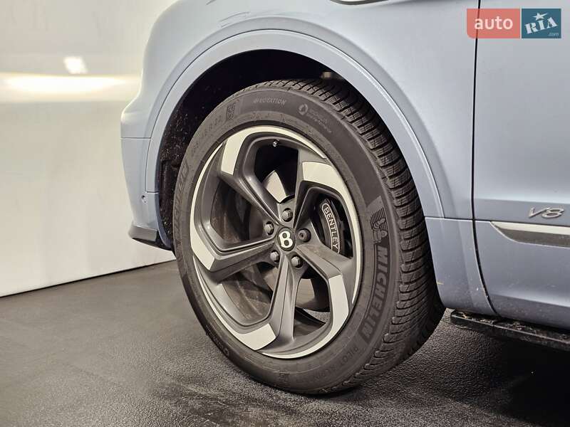 Внедорожник / Кроссовер Bentley Bentayga 2022 в Киеве фото 37 Внедорожник / Кроссовер Bentley Bentayga 2022 в Киеве