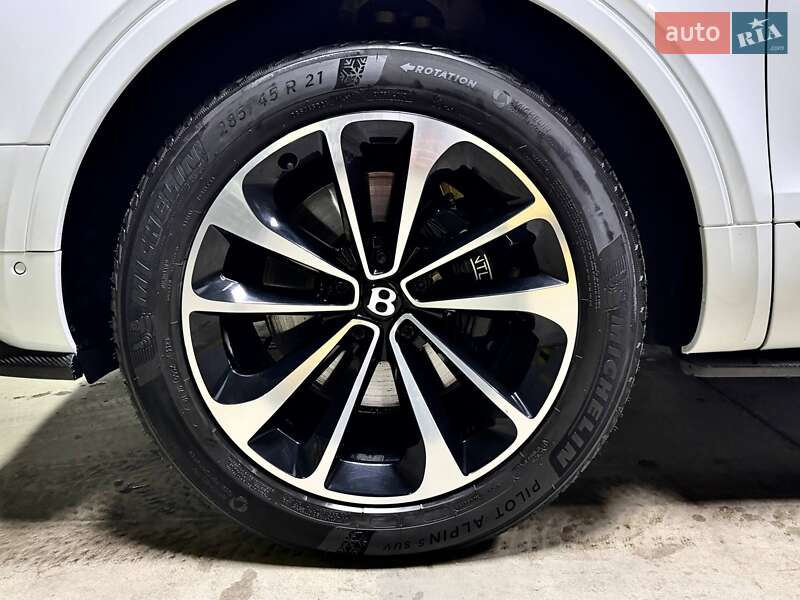 Внедорожник / Кроссовер Bentley Bentayga 2018 в Киеве
