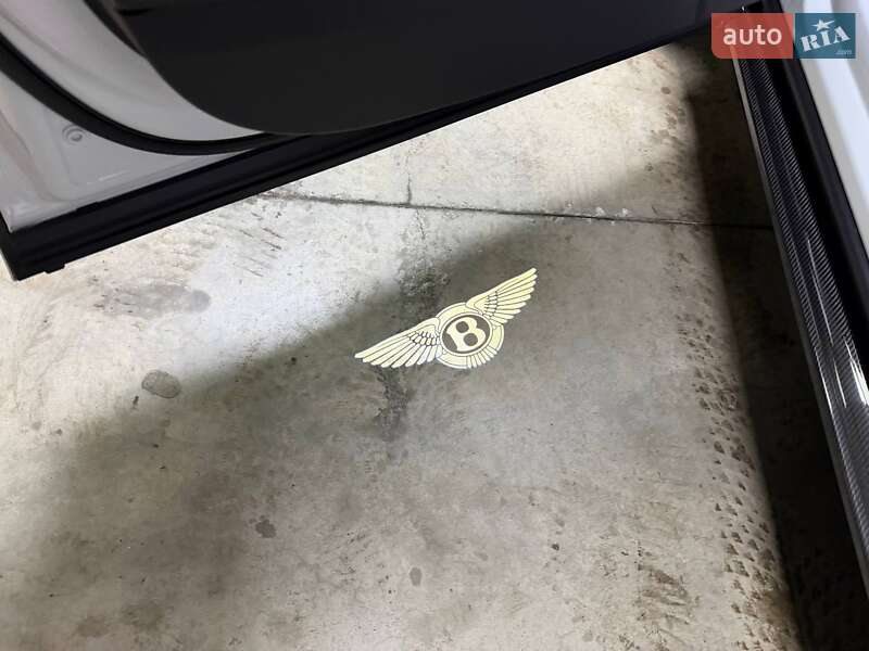 Внедорожник / Кроссовер Bentley Bentayga 2018 в Киеве