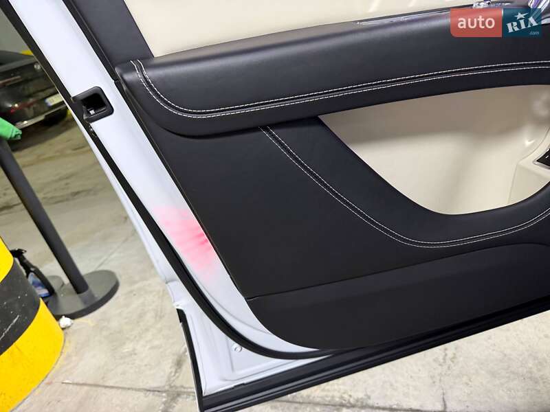 Внедорожник / Кроссовер Bentley Bentayga 2018 в Киеве