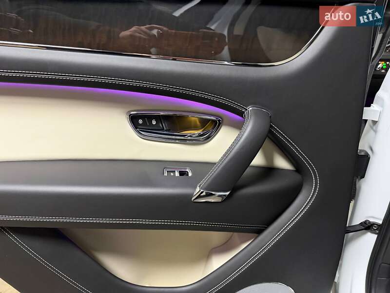 Внедорожник / Кроссовер Bentley Bentayga 2018 в Киеве