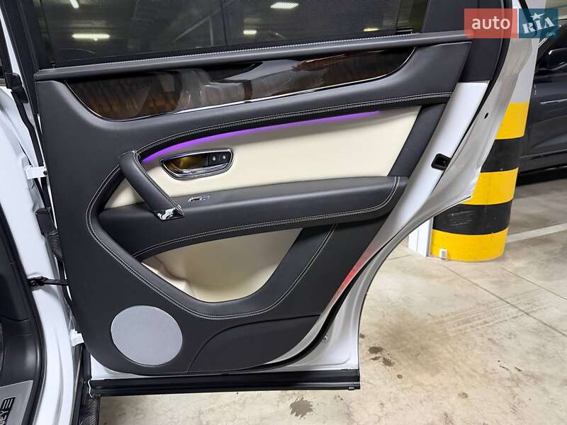 Внедорожник / Кроссовер Bentley Bentayga 2018 в Киеве