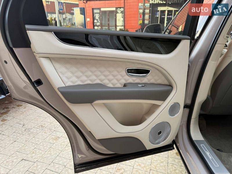 Внедорожник / Кроссовер Bentley Bentayga 2023 в Львове