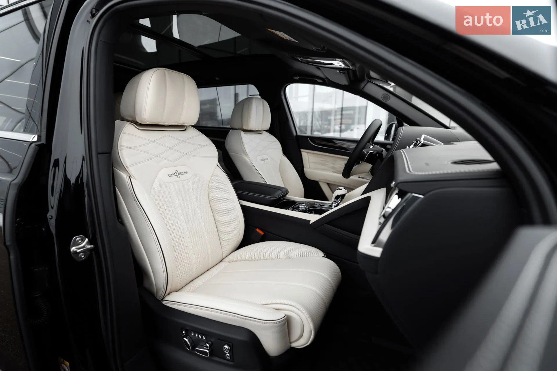 2023 Bentley Bentayga - мініатюра 14