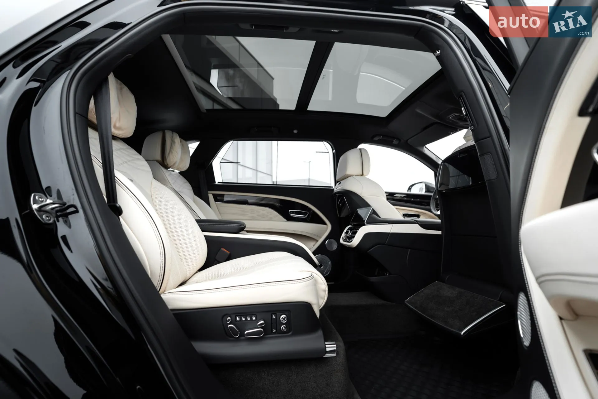 2023 Bentley Bentayga - мініатюра 18