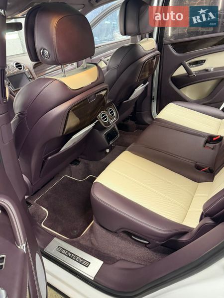 Внедорожник / Кроссовер Bentley Bentayga 2017 в Киеве