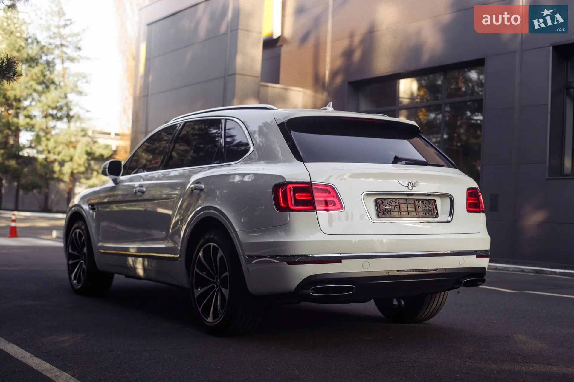 2017 Bentley Bentayga - мініатюра 13
