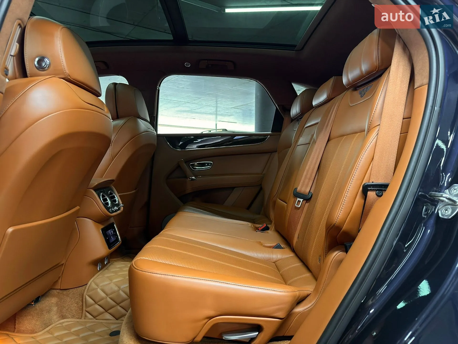 2018 Bentley Bentayga - мініатюра 26