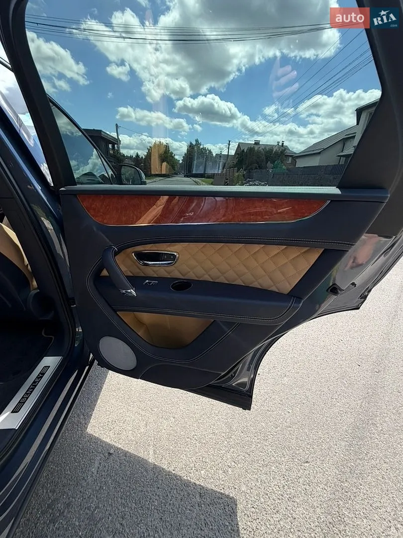 2017 Bentley Bentayga - мініатюра 18