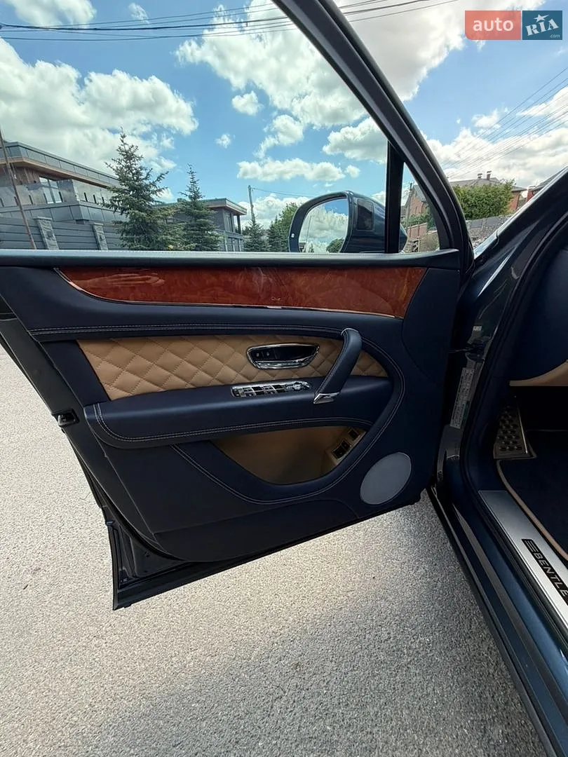 2017 Bentley Bentayga - мініатюра 24