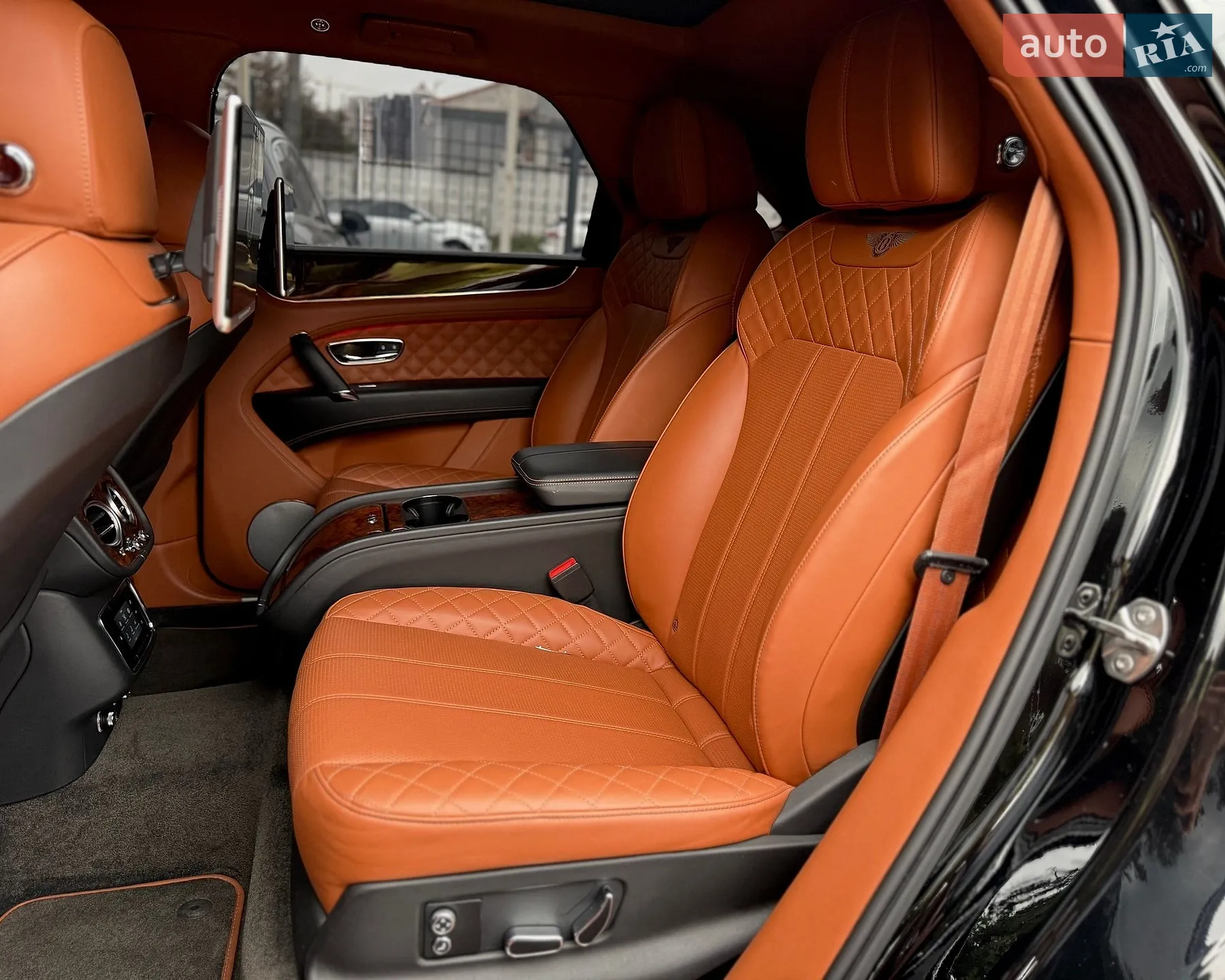 2018 Bentley Bentayga - мініатюра 16