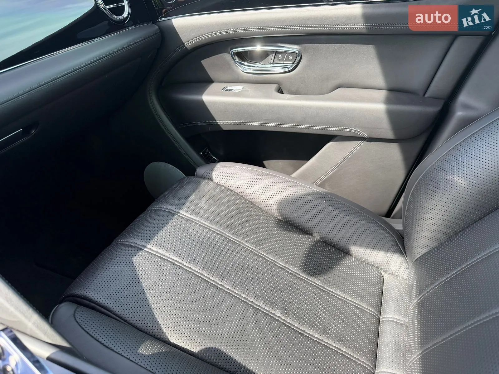 2020 Bentley Bentayga - мініатюра 9