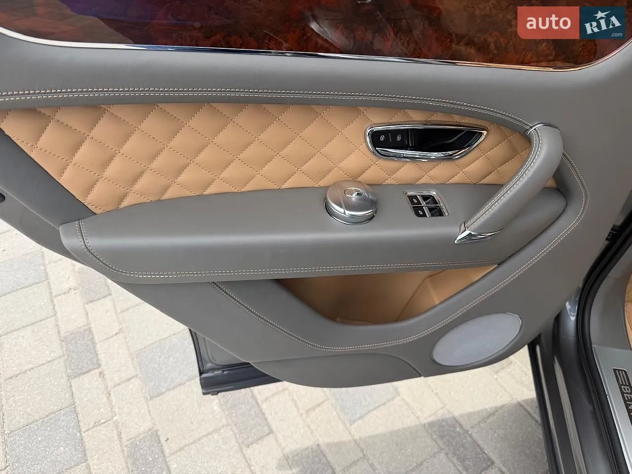 2016 Bentley Bentayga - мініатюра 23