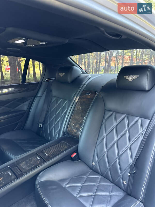 Седан Bentley Flying Spur 2008 в Львові