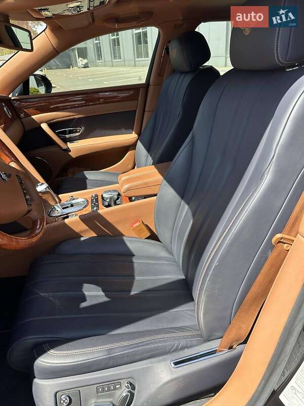 Лімузин Bentley Flying Spur 2014 в Києві