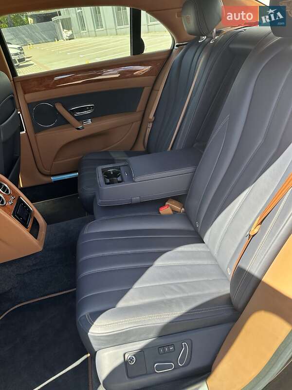 Лімузин Bentley Flying Spur 2014 в Києві