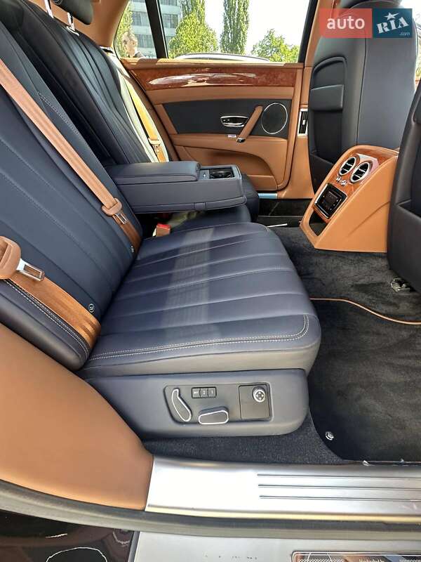 Лімузин Bentley Flying Spur 2014 в Києві