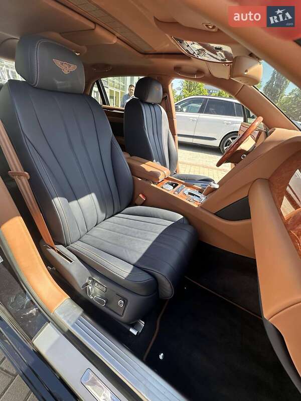 Лімузин Bentley Flying Spur 2014 в Києві