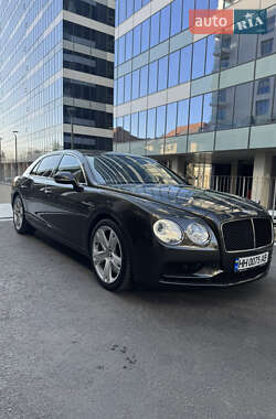 Седан Bentley Flying Spur 2017 в Киеве