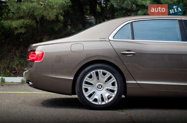 Седан Bentley Flying Spur 2013 в 