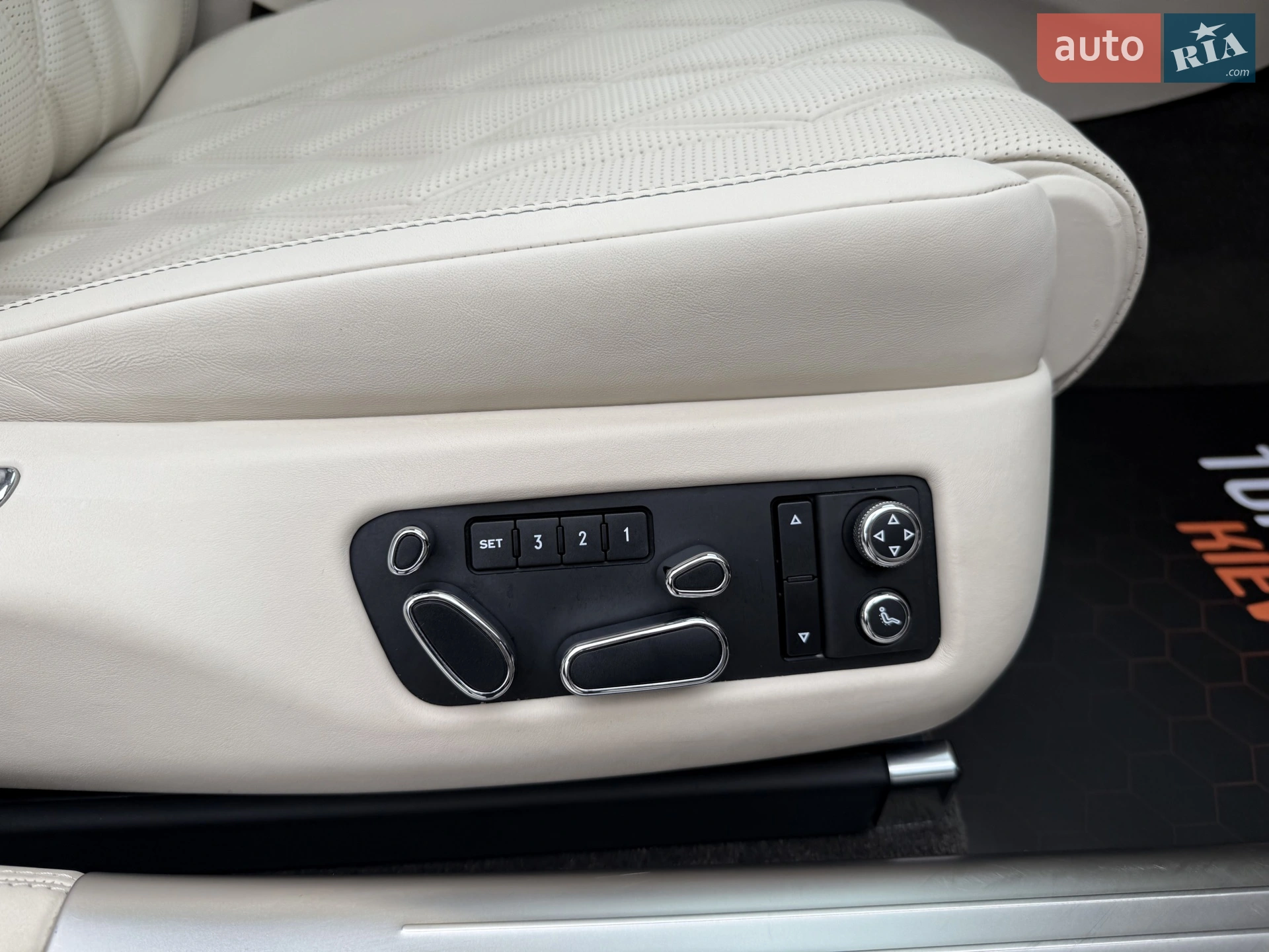 2013 Bentley Flying Spur - мініатюра 48